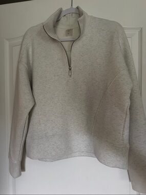 Calia Pullover Sweatshirt in Light Heather Gray